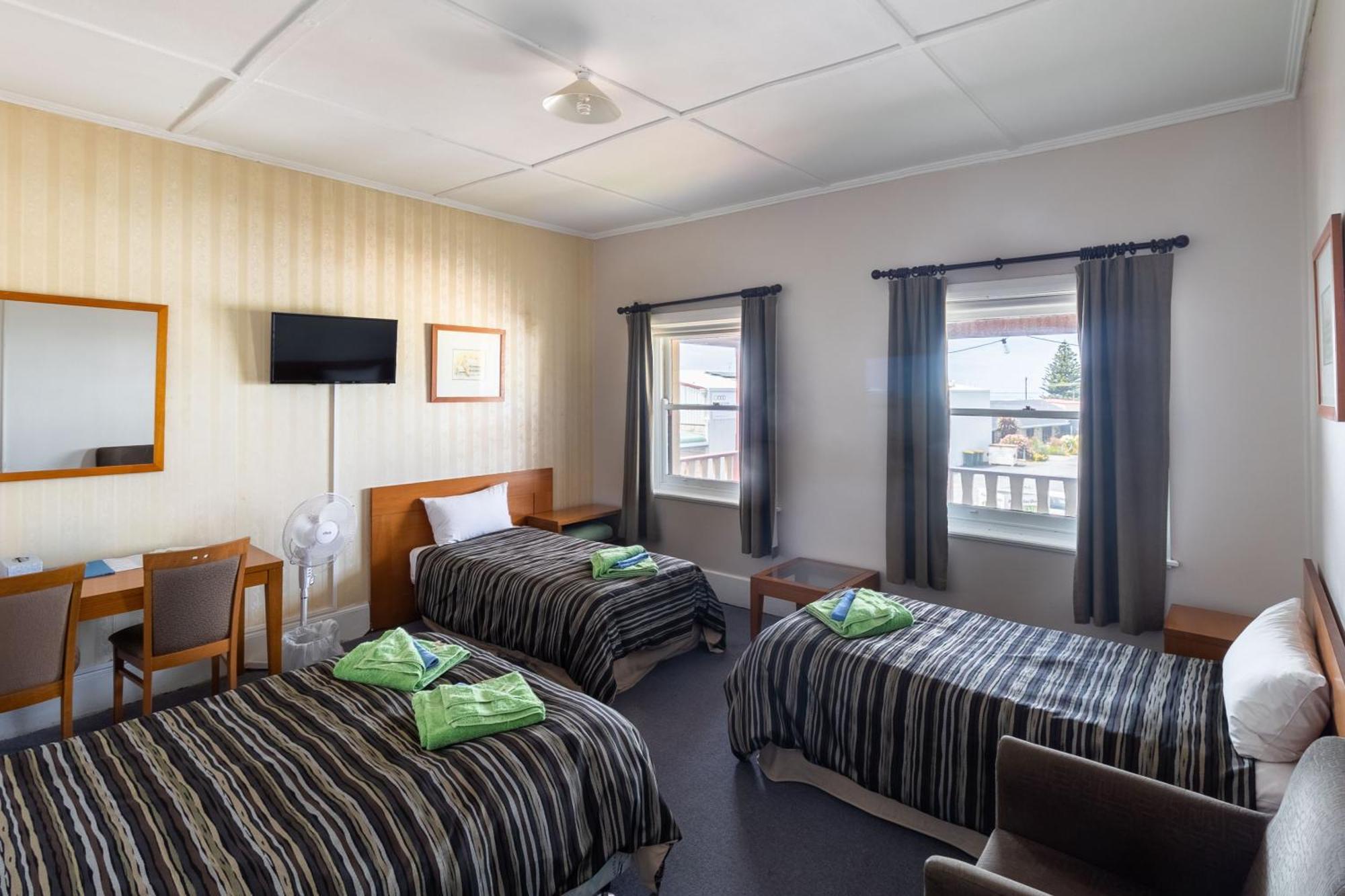 The Victoria Hotel Port MacDonnell Eksteriør billede